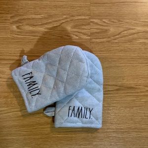 Rae Dunn Oven Mitts.